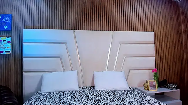 Xara Shadow online show from March 10, 10:37 pm