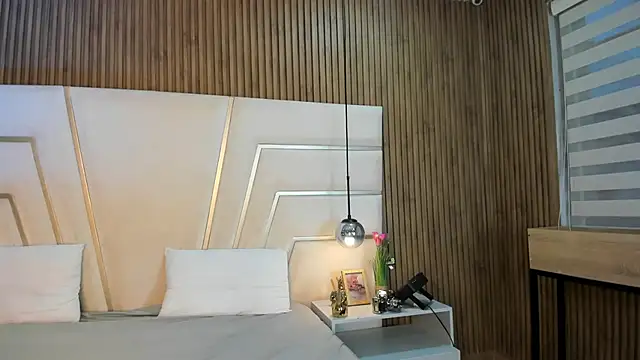 Xara Shadow online show from March 30, 11:06 pm