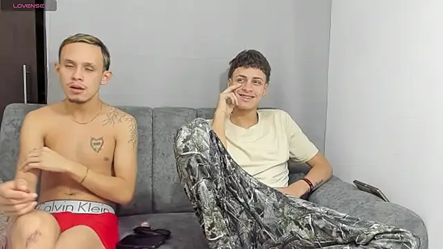 Snapshot of Two_sexboys chatting on February 17, 5:59 am Two sexboys online show from February 17, 5:59 am