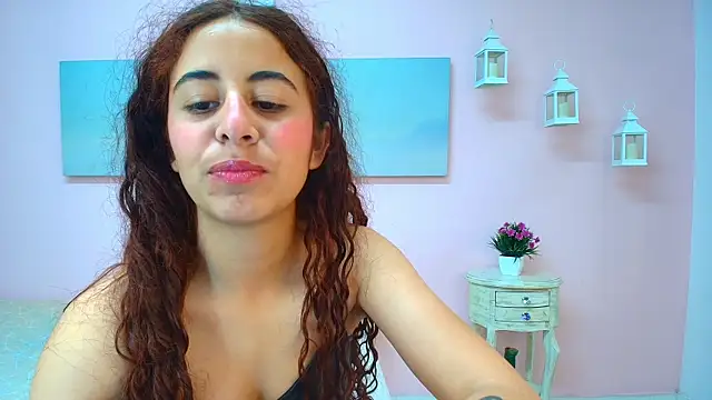 Snapshot of scarlett_clyde chatting on July 2, 12:44 pm scarlett clyde online show from July 2, 12:44 pm