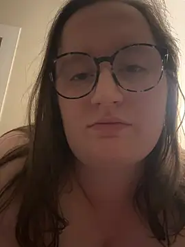 lucycomestrue online show from January 19, 6:39 am