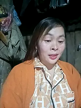 Snapshot of Bling_sexy chatting on February 2, 12:37 pm Bling sexy online show from February 2, 12:37 pm