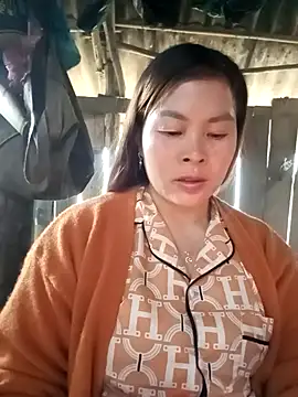 Snapshot of Bling_sexy chatting on February 3, 4:21 am Bling sexy online show from February 3, 4:21 am