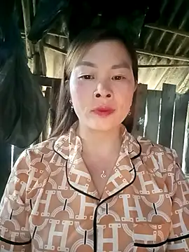 Snapshot of Bling_sexy chatting on February 3, 8:19 am Bling sexy online show from February 3, 8:19 am