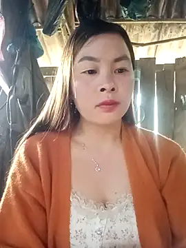 Snapshot of Bling_sexy chatting on February 5, 2:16 am Bling sexy online show from February 5, 2:16 am