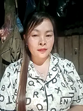 Snapshot of Bling_sexy chatting on February 5, 2:22 pm Bling sexy online show from February 5, 2:22 pm