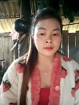 Snapshot of Bling_sexy chatting on February 12, 1:44 am Bling sexy online show from February 12, 1:44 am