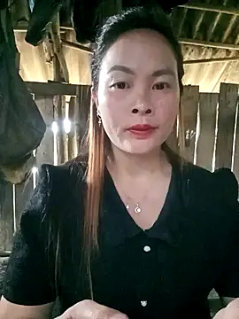 Snapshot of Bling_sexy chatting on February 14, 12:51 am Bling sexy online show from February 14, 12:51 am