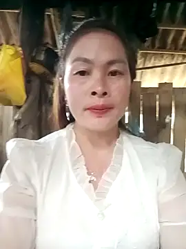 Snapshot of Bling_sexy chatting on February 15, 5:04 am Bling sexy online show from February 15, 5:04 am