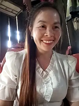 Snapshot of Bling_sexy chatting on February 15, 8:35 am Bling sexy online show from February 15, 8:35 am