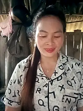 Snapshot of Bling_sexy chatting on February 18, 1:23 am Bling sexy online show from February 18, 1:23 am