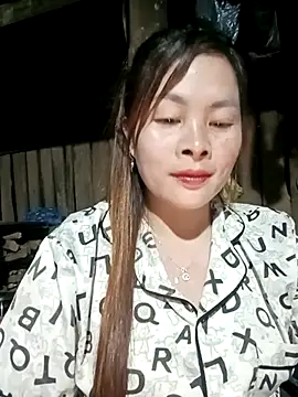 Snapshot of Bling_sexy chatting on February 18, 1:29 pm Bling sexy online show from February 18, 1:29 pm