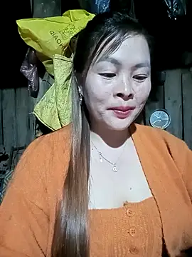 Snapshot of Bling_sexy chatting on February 19, 1:40 pm Bling sexy online show from February 19, 1:40 pm