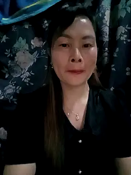 Snapshot of Bling_sexy chatting on February 22, 1:07 am Bling sexy online show from February 22, 1:07 am