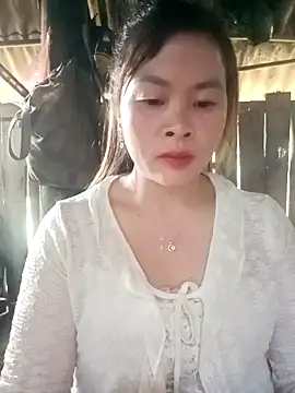 Snapshot of Bling_sexy chatting on February 24, 12:52 am Bling sexy online show from February 24, 12:52 am