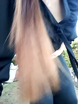 Snapshot of Bling_sexy chatting on February 26, 1:26 am Bling sexy online show from February 26, 1:26 am