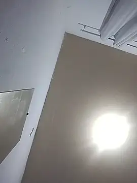 lauramartins77 online show from January 16, 2:15 am