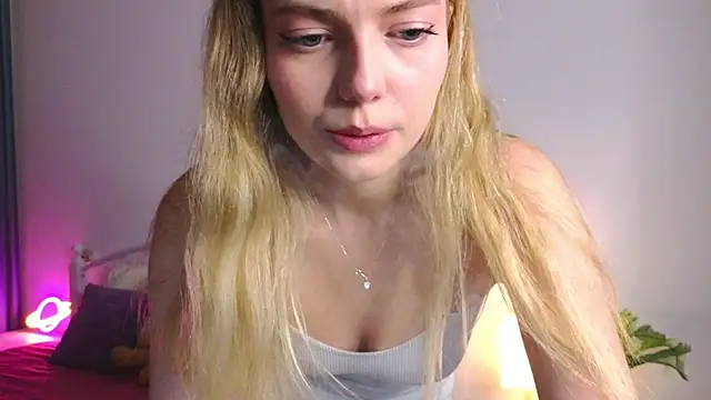 Snapshot of Maily__Trees chatting on February 24, 11:30 am Maily Trees online show from February 24, 11:30 am