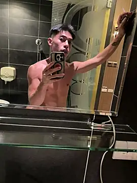 Snapshot of Yooo17 chatting on February 13, 3:30 pm Yooo17 online show from February 13, 3:30 pm