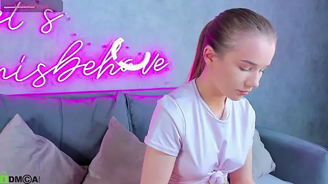 Nicole Vasquez online show from March 4, 9:26 am