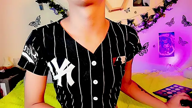 Miss-Saraii online show from April 13, 2:33 pm