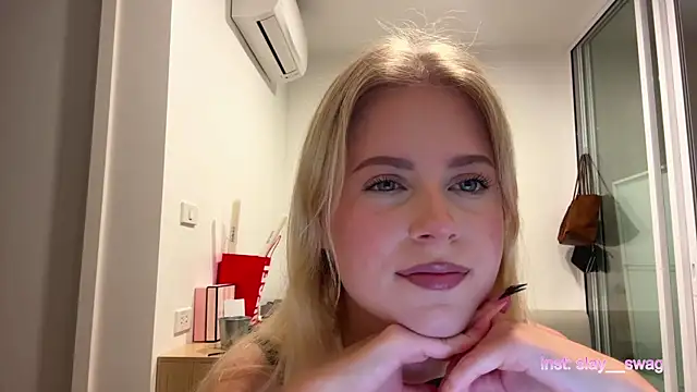 Snapshot of Slay_Swag chatting on February 10, 10:19 am Slay Swag online show from February 10, 10:19 am