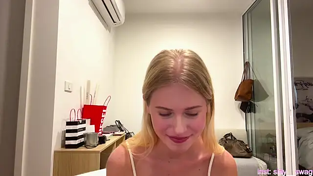 Snapshot of Slay_Swag chatting on February 17, 10:12 am Slay Swag online show from February 17, 10:12 am