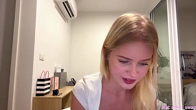 Snapshot of Slay_Swag chatting on February 23, 10:12 am Slay Swag online show from February 23, 10:12 am