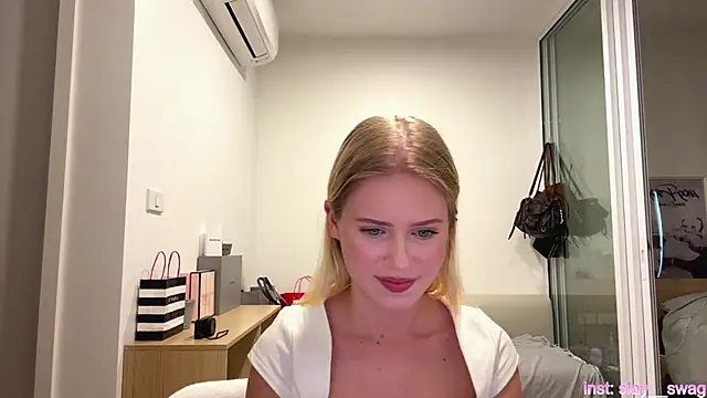 Snapshot of Slay_Swag chatting on February 24, 10:13 am Slay Swag online show from February 24, 10:13 am