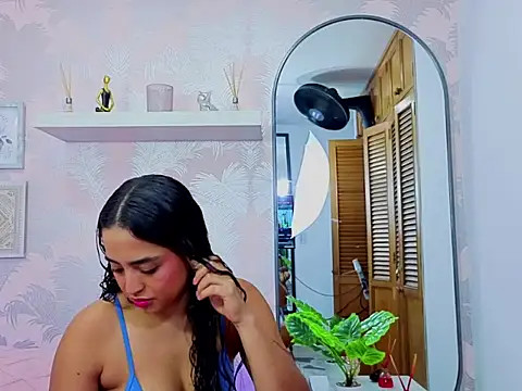 Snapshot of Emma_Thompssonn chatting on February 2, 12:04 pm Emma Thompssonn online show from February 2, 12:04 pm