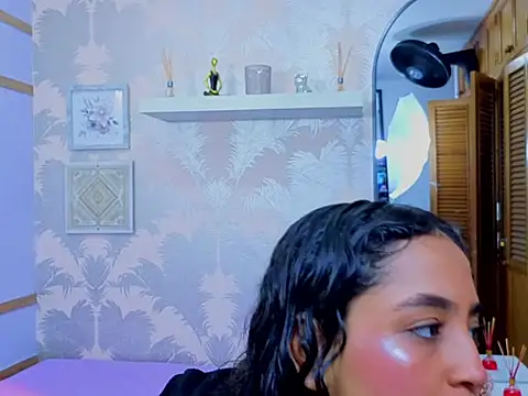 Snapshot of Emma_Thompssonn chatting on February 5, 11:48 am Emma Thompssonn online show from February 5, 11:48 am