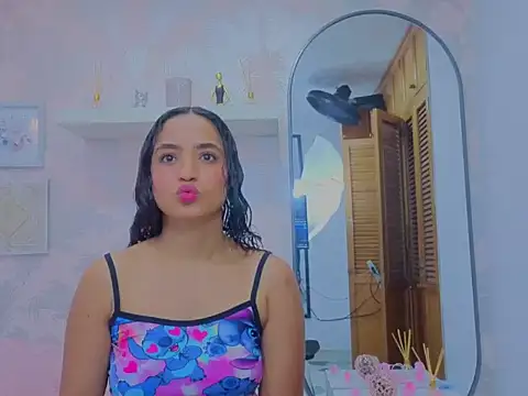 Snapshot of Emma_Thompssonn chatting on February 21, 12:17 pm Emma Thompssonn online show from February 21, 12:17 pm