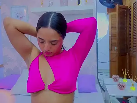 Snapshot of Emma_Thompssonn chatting on March 2, 12:01 pm Emma Thompssonn online show from March 2, 12:01 pm