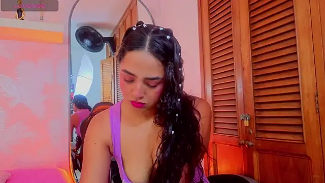 Emma Thompssonn online show from April 15, 12:23 pm