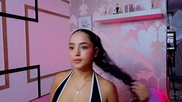 Snapshot of Emma_Thompssonn chatting on July 2, 12:11 pm Emma Thompssonn online show from July 2, 12:11 pm