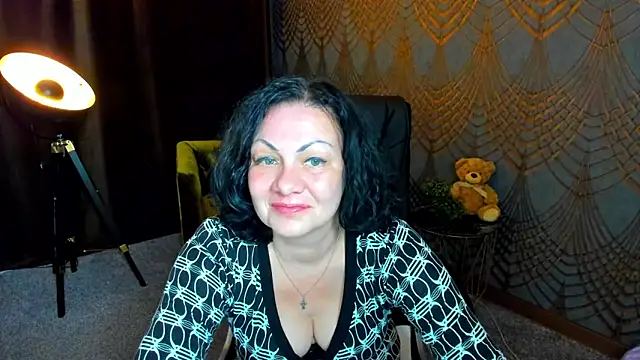 Snapshot of IrissMoon chatting on June 11, 2:53 am IrissMoon online show from June 11, 2:53 am