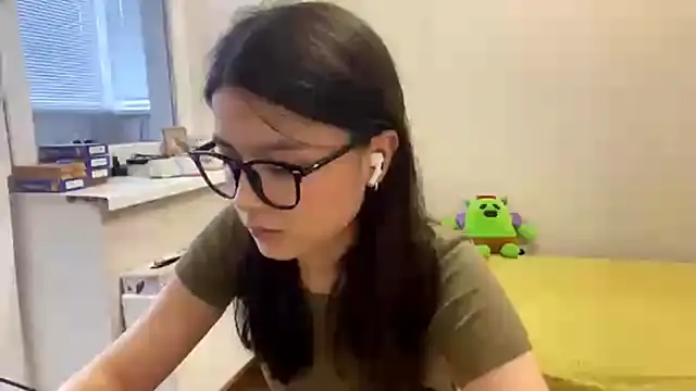 Snapshot of SaintMari chatting on June 19, 2:32 pm SaintMari online show from June 19, 2:32 pm