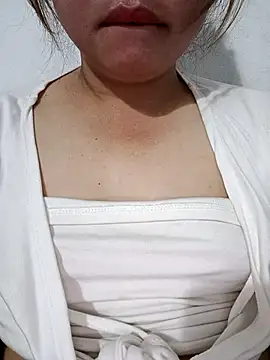 Snapshot of Elizabeth8 chatting on February 2, 10:19 pm Elizabeth8 online show from February 2, 10:19 pm