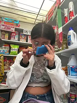 Snapshot of StrawberryPink_ chatting on February 27, 11:32 am StrawberryPink online show from February 27, 11:32 am