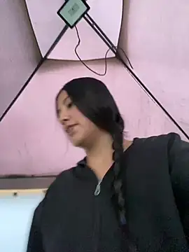 StrawberryPink  online show from April 2, 10:57 am