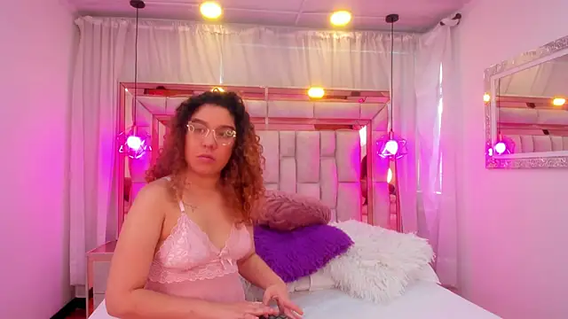 AllisonAdams  online show from March 29, 11:54 am