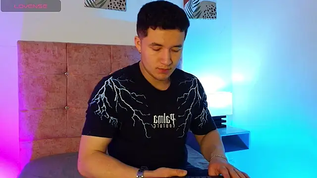 Alexander Connor online show from March 13, 12:01 pm