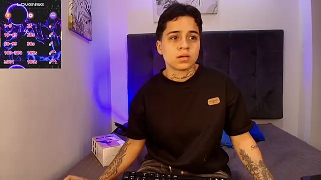 Snapshot of Parker_Noah chatting on April 8, 7:58 pm Parker Noah online show from April 8, 7:58 pm