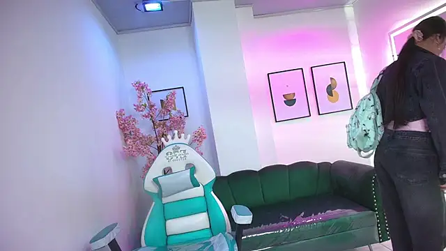 Snapshot of Zoe_swan chatting on February 10, 11:25 am Zoe swan online show from February 10, 11:25 am