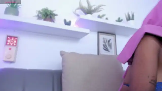 Snapshot of Amira_Alzahra chatting on May 8, 5:07 pm Amira Alzahra online show from May 8, 5:07 pm