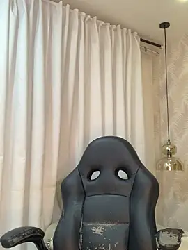 Snapshot of Auri__ chatting on June 26, 7:29 pm Auri online show from June 26, 7:29 pm