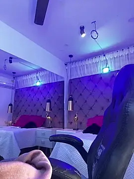 Snapshot of Auri__ chatting on July 18, 7:39 pm Auri online show from July 18, 7:39 pm