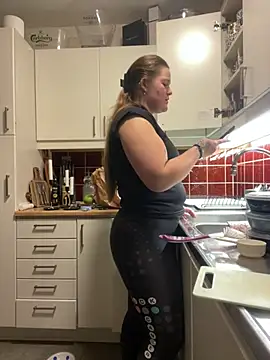 justsomeoneuknow online show from February 19, 6:26 pm