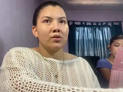 Helena-Paola online show from April 5, 6:05 pm