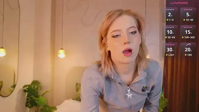 Snapshot of MoonlightAsuna chatting on February 5, 1:38 pm MoonlightAsuna online show from February 5, 1:38 pm